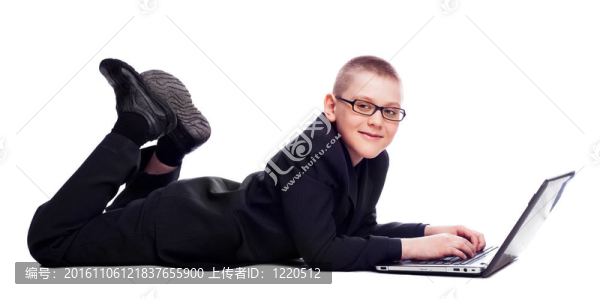 帶筆記本電腦的男孩