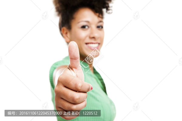 美麗的女人豎起大拇指