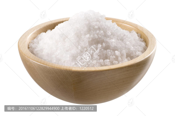 木碗中的海鹽