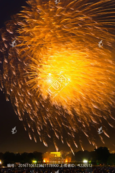 煙花在林肯紀(jì)念堂上空
