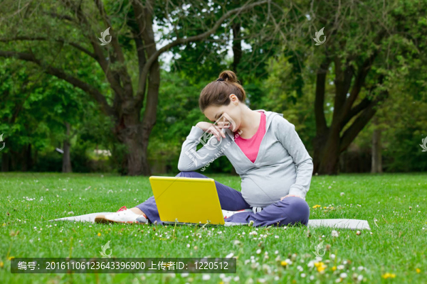 孕婦筆記本電腦