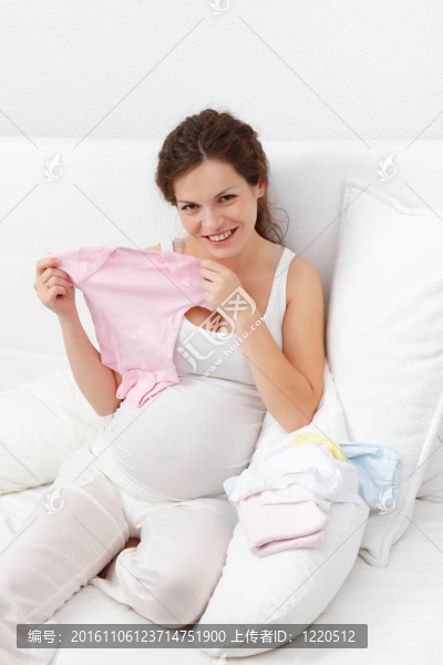 年輕的孕婦