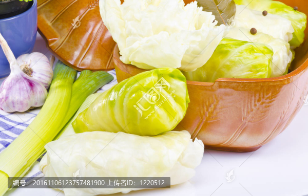golombki,-波蘭卷心菜的葉子。