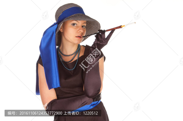 穿裙子和帽子的年輕漂亮女人
