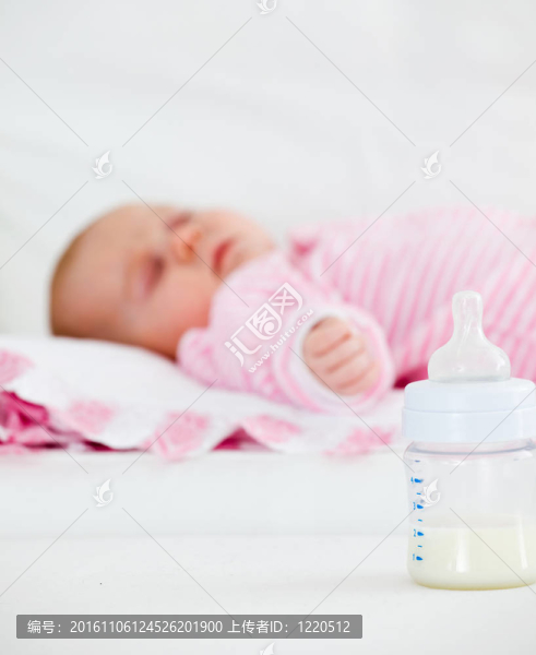 熟睡的嬰兒