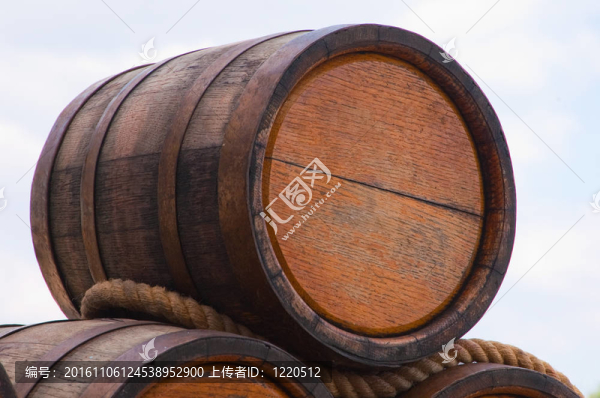 橡木桶的葡萄酒