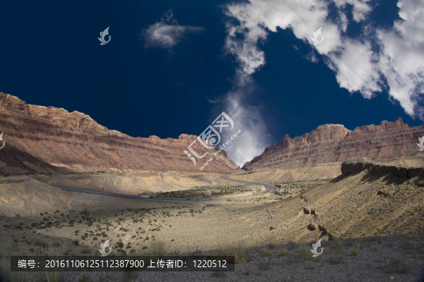 沙漠山谷
