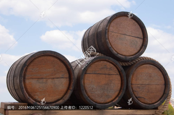 橡木桶的葡萄酒