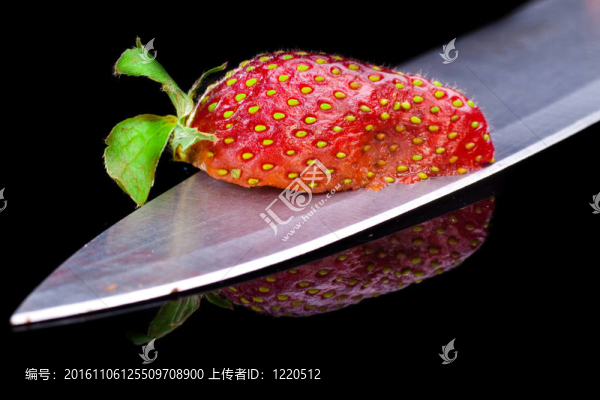 把草莓。