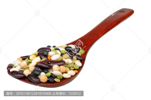 木勺子上的豆子