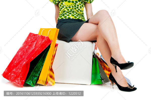 帶購物袋的女人