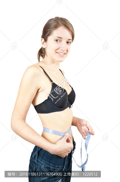 測量腰圍的女孩