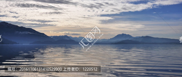 楚格州湖；瑞士