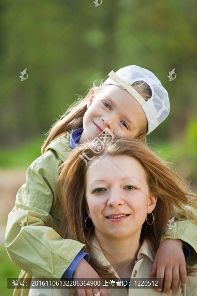 母親和她的女兒