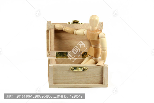 在寶箱木制假人