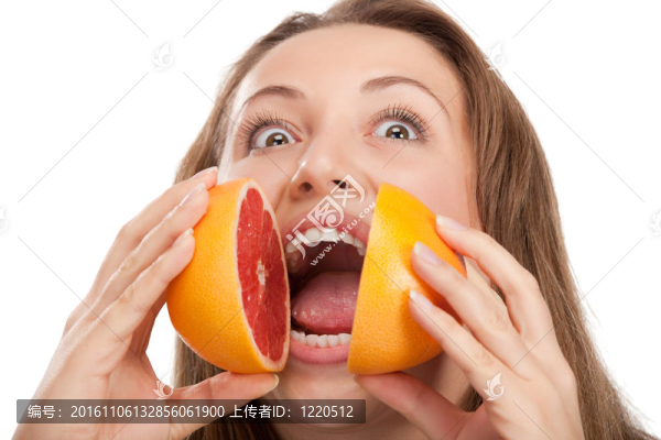 金發(fā)和可愛的女孩與橙色