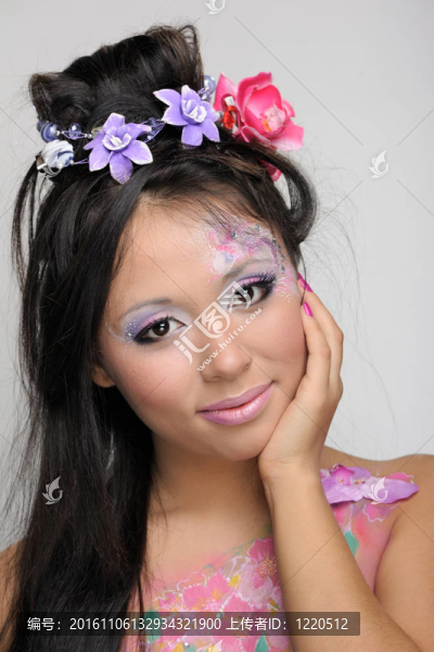 帶妝的亞洲女孩特寫(xiě)畫(huà)像