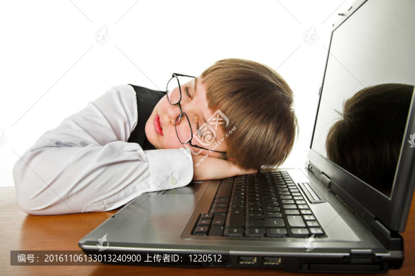 疲倦的男孩
