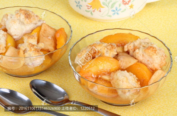 桃子餡餅甜點(diǎn)