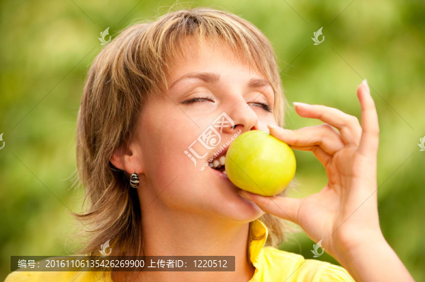 美麗的年輕女人的肖像