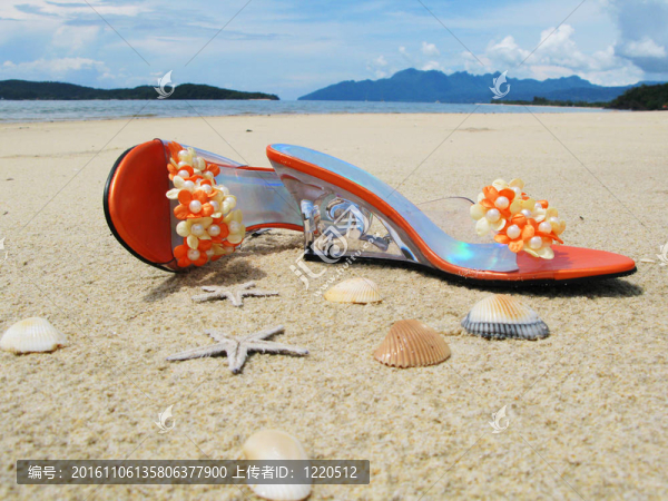 trandy鞋在Langkawi島的沙子；馬來(lái)西亞
