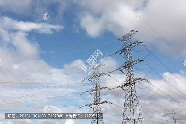 電源線和電塔