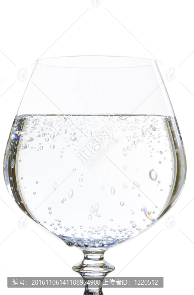 玻璃中的礦泉水