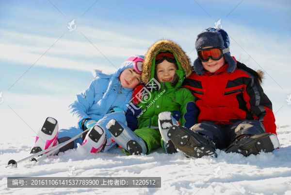 孩子們在雪中