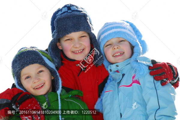 兄弟姐妹在冬天