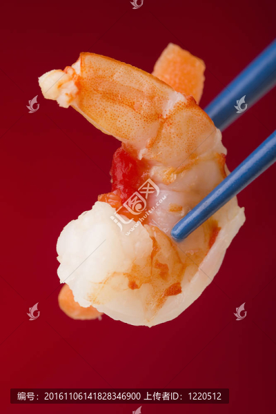 蝦在筷子