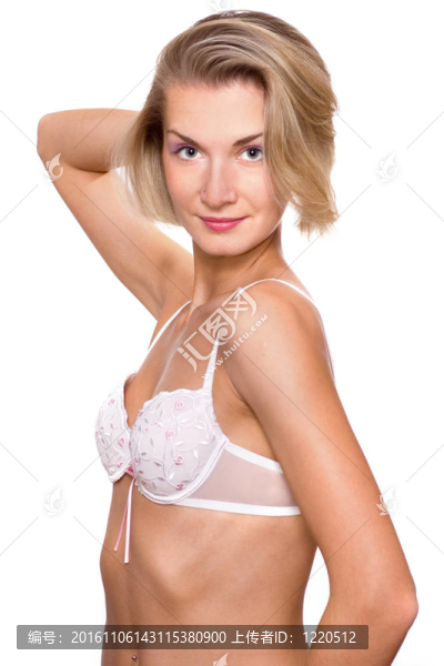 穿著內(nèi)衣的金發(fā)女孩