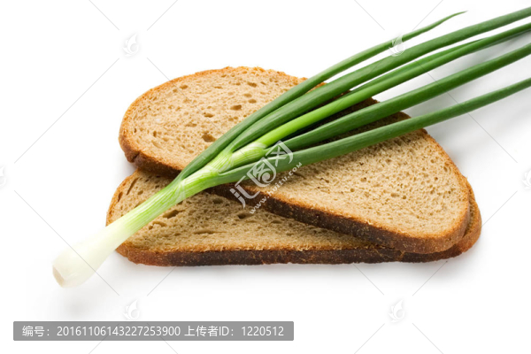 白色的洋蔥和面包