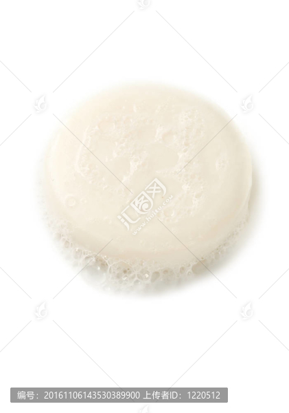 在白色背景上分離的肥皂