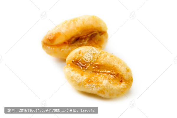白色背景上分離的谷物