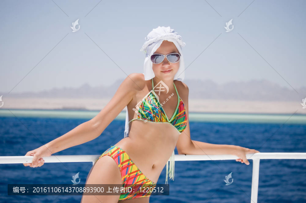 海上美麗的女孩