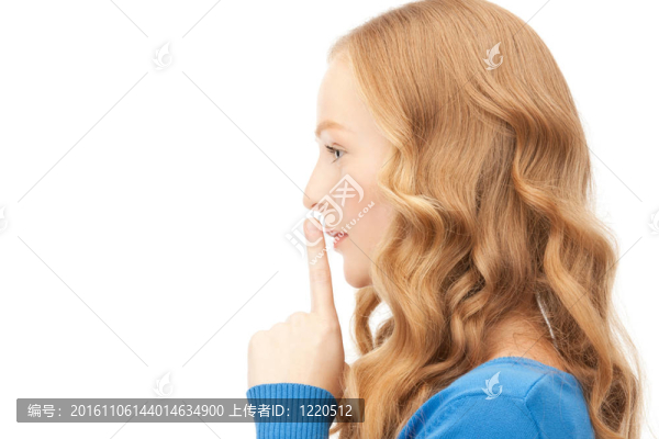 手指在嘴唇