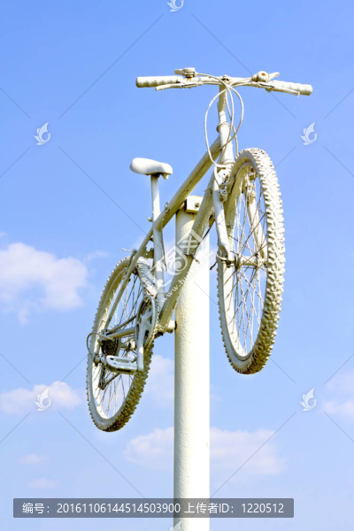 紀(jì)念館的自行車