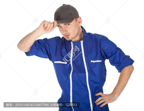 站在藍色工作服的年輕人和棒球帽；系列
