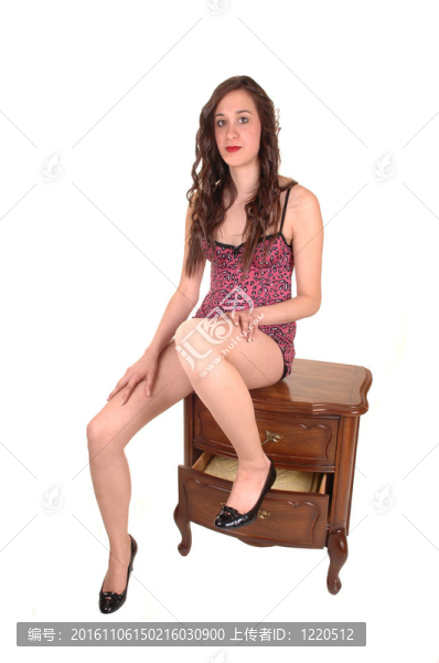穿內(nèi)衣的女孩。