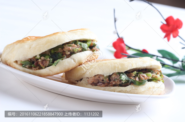 燒餅夾醬肉