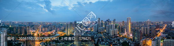 俯瞰成都市中區(qū)夜景全景接片