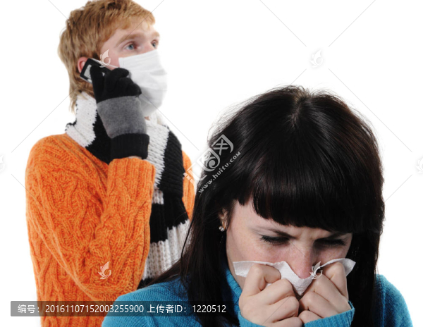 女孩患了流感，男人站在面具后