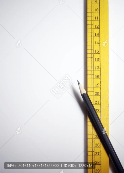 尺子和鉛筆