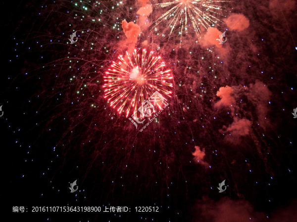 煙花在天空