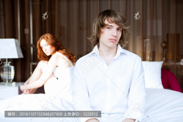 臥室里的夫妻