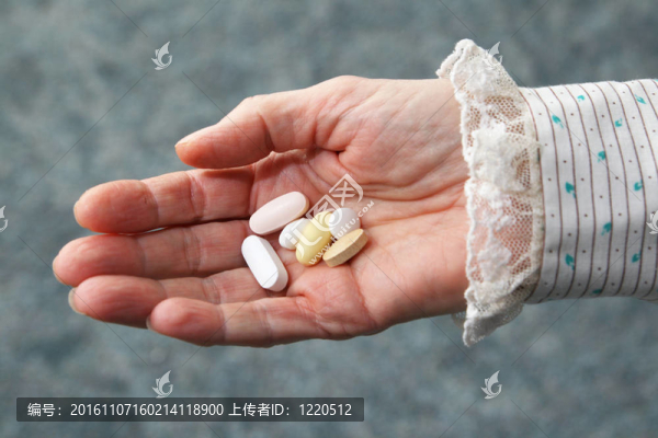 老年手拿丸