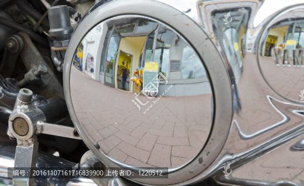 乘摩托車來