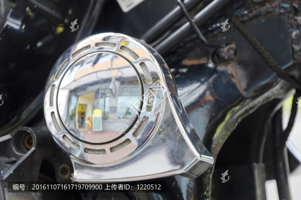 乘摩托車來
