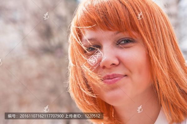 一個金發(fā)女人的畫像