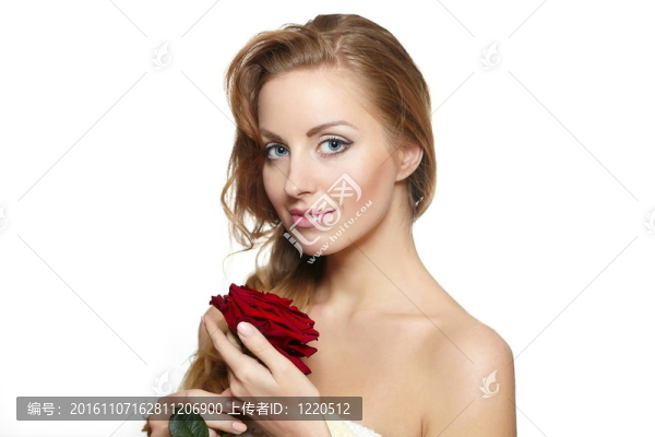 白底長卷發(fā)感官的美麗女子肖像亮妝紅玫瑰；